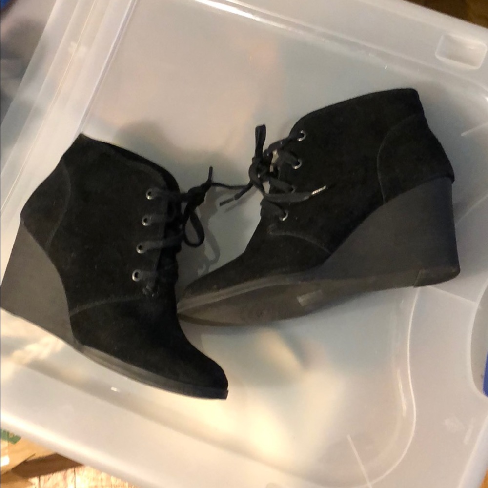 Suede wedges size 9